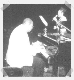 Anais Abreu with piano player